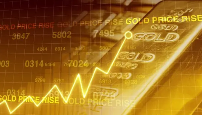 Gold Prices Climb as Weaker Dollar and Recession Fears Fuel Safe-Haven Demand